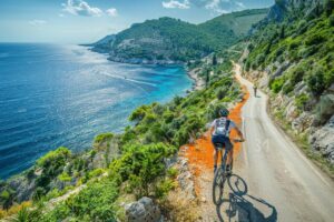 Guide complet du tour de la Corse à vélo en étapes - Explorez en 7 jours